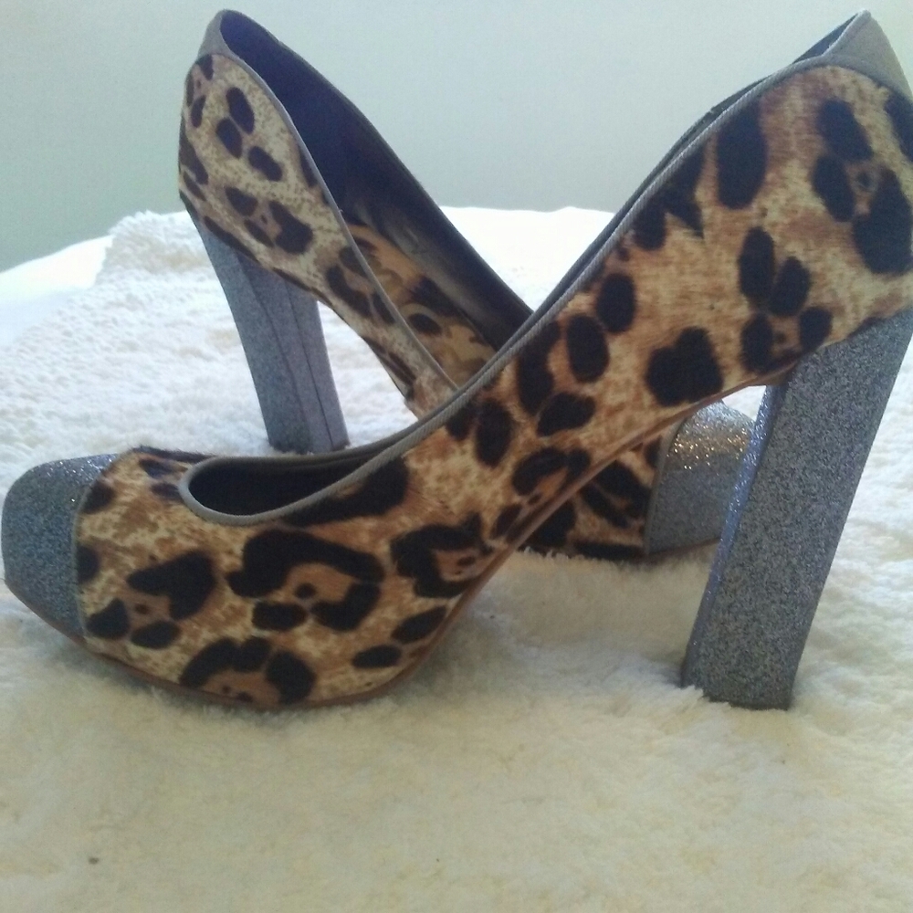 NWOT SAM EDELMAN LEOPARD AND SILVER  HEELS
